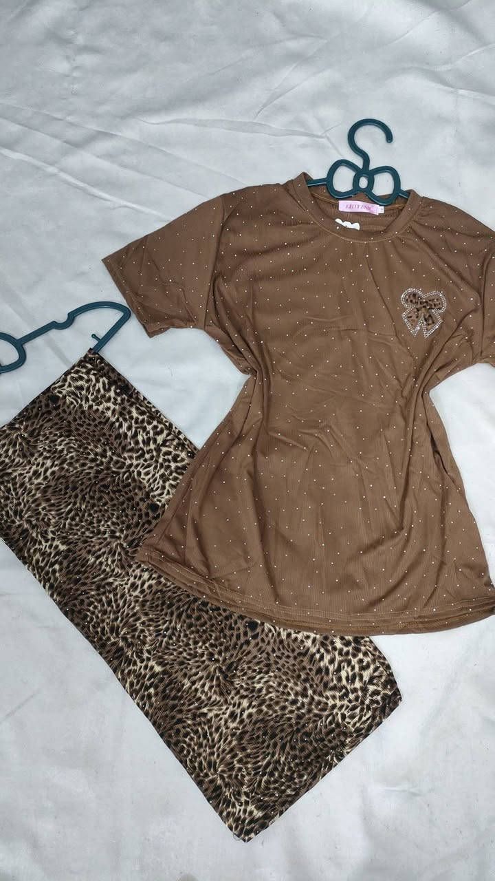 تراك نسائي كريش
الخامة كريش ستراس الاصلية
قياساته xxl,xl فري سايز لحد وزنه 80 
السعر قطعه ب10 فقط


**إذا كنت صاحب هذا الإعلان وتريد حذفه لأي سبب، رجاءا أرسل رسالة إلى الدعم الفني**