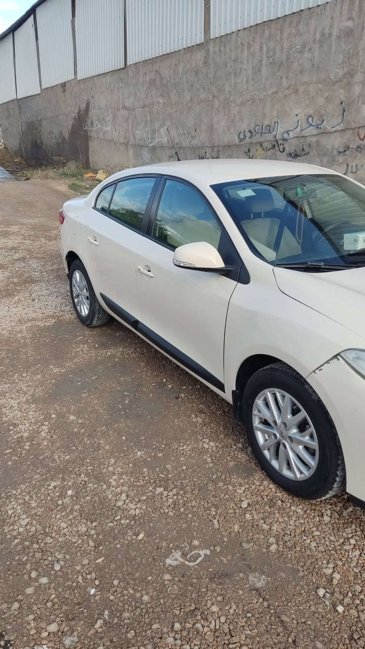 السلام عليكم
رينو فلونس
مديل 16
الوان بيجي
رقم كربلاء
بيه بس بالباب اليمن باره بسيط  فقط و  الباقي كفاله 
اتصل ع رقم ***********
