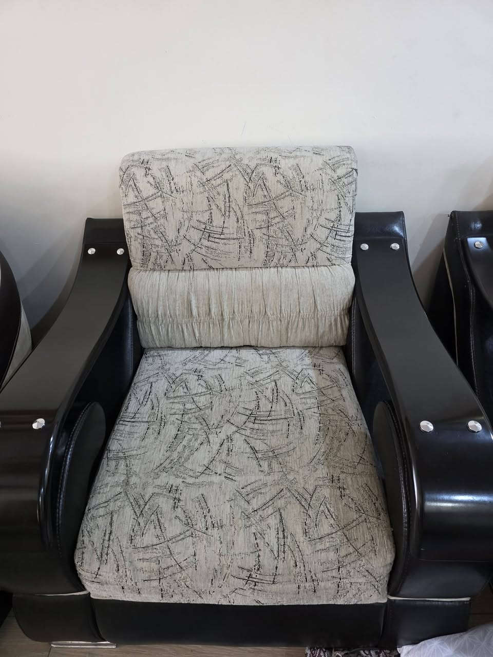 قەنەفەی تورکی 10نەفەری بەکارهاتوو، کوالێتیەکی بەرز و باشی هەیە..
نرخی 250هەزار کەمێک معامەلە
***********
