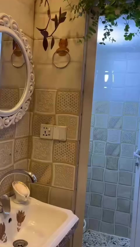 السلام عليكم يوجد عقار
٥٠ متر طابق ونص تفاصيل البيت حمام خارجي استقبال حولي مطبخ حمام وترك غرفه نوم طابق الثاني بيتونه او غرفه نوم او سطحين البيت بي 
الموقع الخطيب الزراعي شارع مشمشه قرب أسواق تفاحه 
الاستفسار 

***********
اتصال او واتساب
