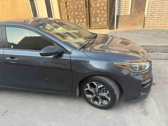 صايره بسعر اكسنت 
كيا فورتي 2019
رقم بغداد الجديد 
مواصفات عاديه 
سياره بيهة سونار 
وبيهة كم طخة معدلات وعندي صور قبل و بعد والطخات لي بيهة 
بيه طخه بين باب وبين چاملغ صفحه سكن وع كدهن نصبغ وبيهة چاملغ خلفي صفحه سايق صبغ 
سعر رقم 1 رد تلقائي
 اكثر اتصال ع هذا رقم ***********
