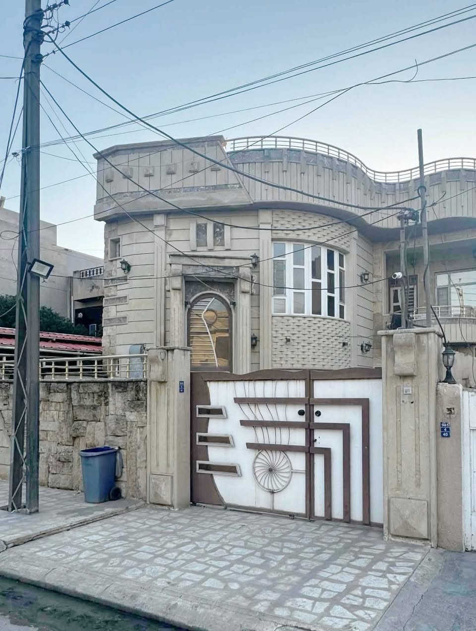 🏦 عروض مكتب بيت الأركان للعقار   🏦

دار للبيع في حي العربي مساحة ٣٠٠ م 
الواجهة ١٠ م العمق ٣٠م الاتجاه شروق 

تفاصيل طابقين ستة غرف نوم سويت 
استقبال هول مطبخ حار بارد وصحيات

الموقع  حي العربي قرب جامع الذاكرين 
🏦                                                   🏦
السعر على التليكرام https://t.me/alarkan_1
للاستفسار مراجعة مكتب بيت الأركان للعقار 

موقع موصل حي العربي قرب مطعم ماشاءالله 

 *********** / *********** / *********** 🏦
