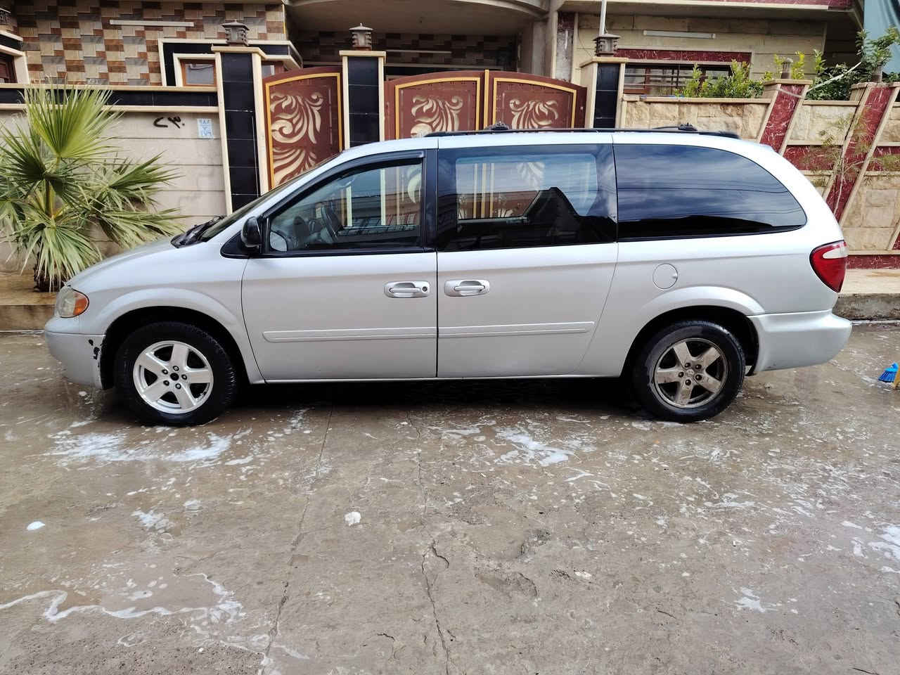 دوج كرفان2005
فول  3قطع تبريد
أبواب كهرب
كشنات بلع سياحي
محرك 3300 كير 6نمر
سنويه 2030 بسمي
كابون بنزين
رقم انكليزي
***********
***********
