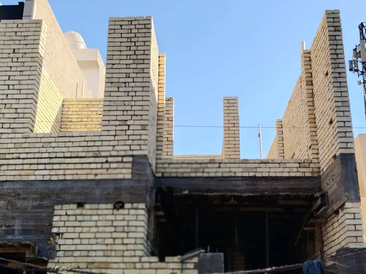 سلام عليكم خلفه بناء شغل درجة اوله  استلام مهندس اشتغل جميع مناطق بغداد ارضي 400طابق 450رقم ***********
