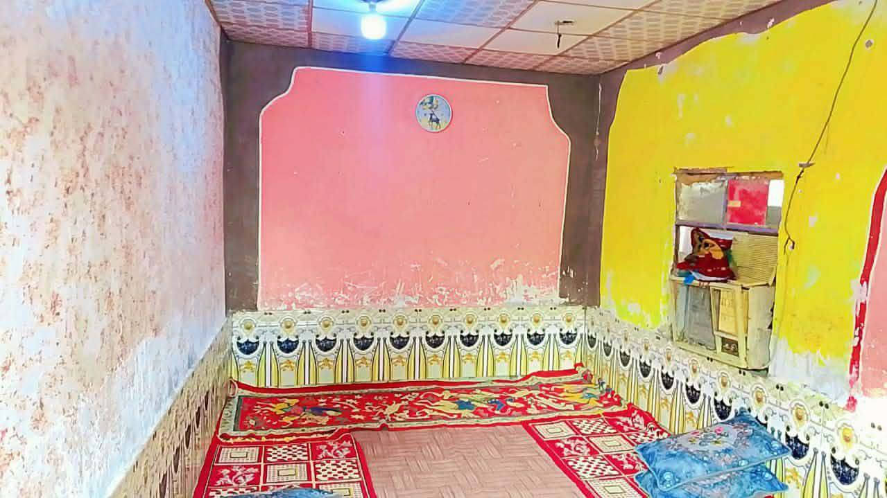 السلام عليكم بيت للبيع في الزبير الشعيبه منطقه الجوية علئ الشارع مدرسه متوسطه وابتدائيه تبعد عن البيت 200 متر البيت بيه قطعه بلخلفي ومساحه كدامه + ماء كهرباء ماتنطفي  بناء قديم غرفتين وصاله وديوان وحمام يبعد عن السوق خمس دقائق السعر 16 وبيه مجال بصيط
 للاستفسار واتساب ***********
