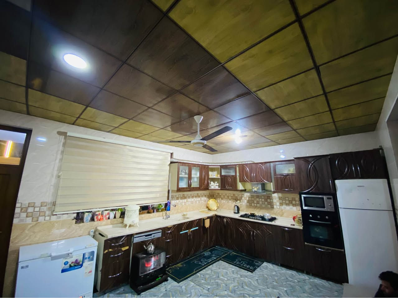 بيت للبيع طابقين 125متر شروق قبلة متكون من ثلاثة غرف وصالة ومطبخ  ومشتملات في حي فرمانبران5000
السعر 690 ست دفاتر وتسعين وبي مجال للاستفسار ***********

خانو لو فروشتن 125متر دوو قات روژهةلات قبلة بيكهاتوة لة 3 غرفة وهول ومطبغ دستور سليماني بو زانياري تلفون بكةن بة *********** أربيل, العراق
