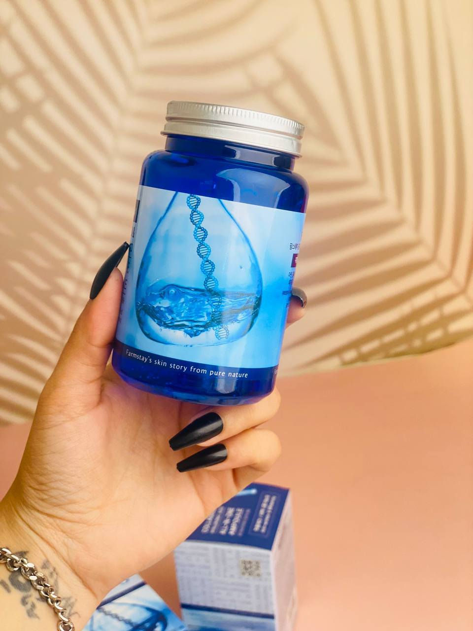 رجع توفررررر من جديددد بعد انقطاع فترة طويلة كولاجين وهيالورنيك اسيد فارم ستاي*💙
FARM STAY COLLAGEN & HYALURONIC ACID💙
كريم 5*1 نضارة وجمال ونعومة فضيعة ماتتخيلوهاش😍🔥😍
الكريم هذا مكس  كولاجين وهيالورنيك اسيد🔥
 
💙فوائده.. 
1️⃣ازالة التجاعيد
2️⃣شد البشر
3️⃣تفتيح البشرة وازالة البقع الداكنة
4️⃣علاج المسام الواسعة 
5️⃣نضارة بشرتك وترطيب مضاعف للبشرة الجافة 

🔹علاج فعّال لمحاربة تجاعيد البشرة بحيث يجعلها أكثر امتلاءًا، وذلك لأن البشرة تبدأ بفقدان حمض الهالورونيك عند عمر 18 سنة ولكن دون ظهور التجاعيد، فالتجاعيد تبدأ بالظهور في سن الثلاثين، وفي الآونة الأخيرة أصبح الحقن بحمض الهالورونيك هو الحلّ الأمثل للتخلّص والحدّ من ظهور التجاعيد لذا فإنّه يجعل البشرة تبدو وكأنّها أصغر سنّاً وشباباً وتساعد على امتلائها.
🔹جعل البشرة اكثر نضارة وحيوية وخصوصا البشرة التى تعانى من الجفاف والبهتان.
💙حجم 250 ml💙
المنشأ كوريا الأصلي 🇰🇷🇰🇷

السعر 15 الف البصرة, العراق


**إذا كنت صاحب هذا الإعلان وتريد حذفه لأي سبب، رجاءا أرسل رسالة إلى الدعم الفني**