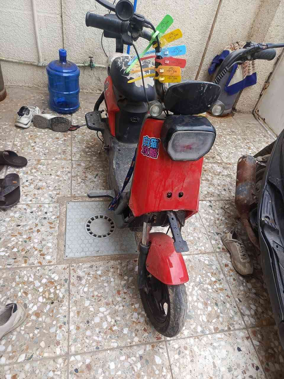 السلام عليكم دراجه شحن جانت شغاله وكع الدشبول الامامي اكو وايرات نكطعن شاحنتهه موجوده ابيع هل موجود السعر 125 المكان الشعب رقم الهاتف ***********
