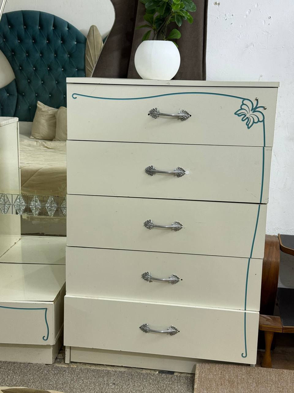 غرفه تركي نظيفه كلش ما بيه اي ضرر العنوان بابل المركز م  ***********
