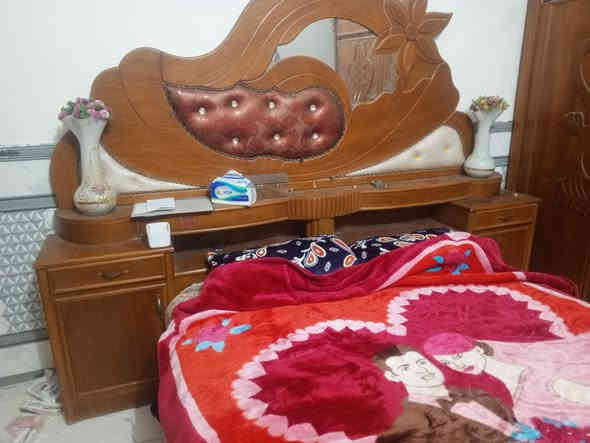 غرفه للبيع نضيفه السعر 700 وبيه مجال 
*********** وبي وتساب الشراي يتفضل
