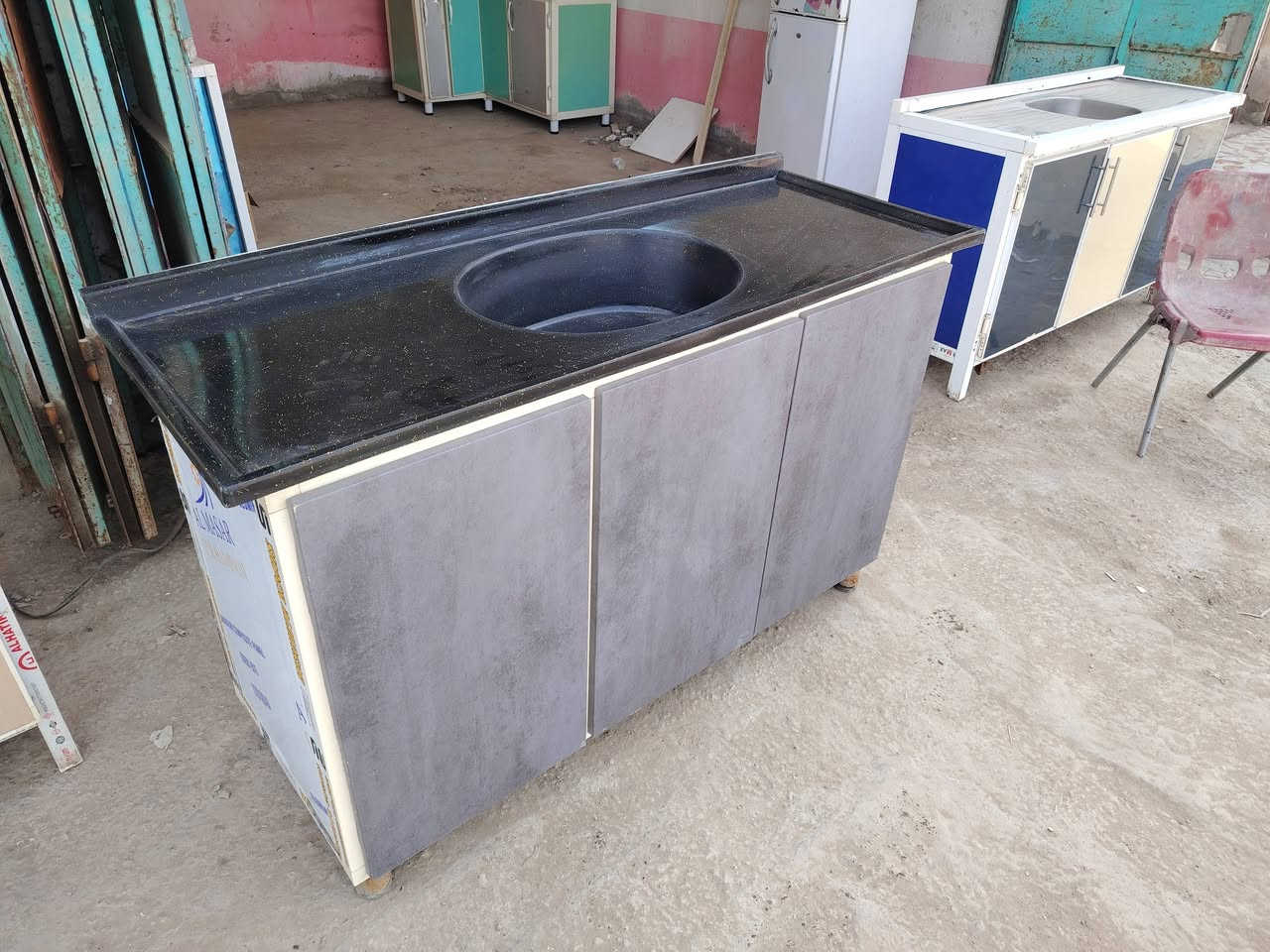 كونترات لبيع كلمن وسعره مكان حله ورديه خارج قرب مستشفى الكفيل وهذه رقمي *********** بيه وتساب ويرهمن مراوس وشتري جميع لكاونترات حتلو مكسر سبالت مكيفات عطلان مولدات شعندك شتري
