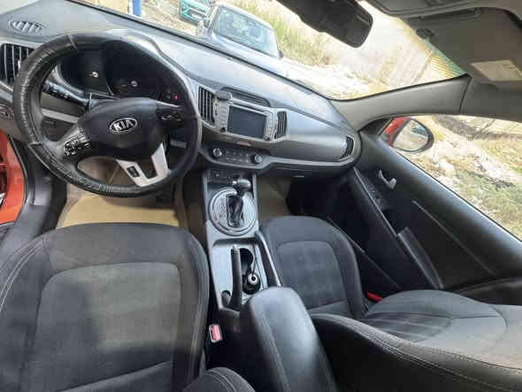 السلام عليكم

#سبورتج_2015_للبيع

السيارة خليجي بدون حادث بيها صبغ فقط رش بدون بارد او معجون اربع قطع اثر شخوط 
 وبيها بعد ملاحظات بسيطة 
ماشية 141000كم 
مكينة 2000 دوش
كامرا وشاشة اصلية تحكمات ستيرن جهتين 
رقمها اربيل دولي جديد باسمي 
مكانها / بغداد الجديدة 
السعر 134$ وبيها مجال
هاتف: ***********
