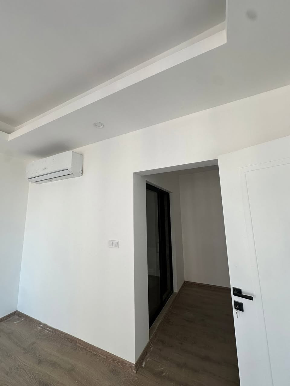 شقة للبيع استلام مباشر
مجمع فلوريا ستي قسم نيركز تاور 

تتكون من 

مساحة(١٧١) متر

غرفتين نوم وحدة بيهم سويد ماستر وحدة بيهة بلكون مطبخ صالة 

(٢)صحيات 

طابق(١٥) 

لتفاصيل اكتر اتواصل ويا الرقم التالي 

***********

#احمد_للعقارات
