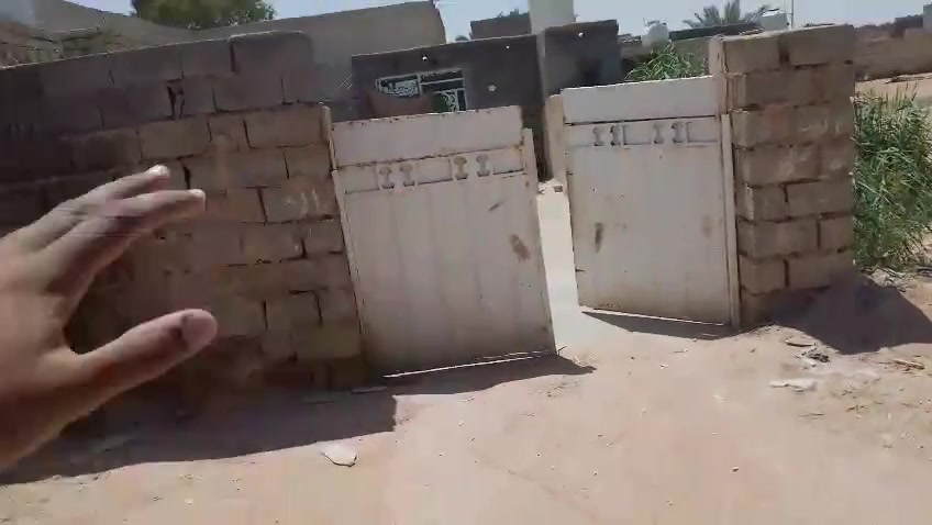 بيت لبيع مساحه ٢٥٠واكثر وياه مشتمل بي غرفتين ومطبخ يبعد عن الامام بسياره ١٠دقايق يصلح  حسينيه وبي استثمار طابو زراعي قرار محكمه ٢٥ سعره ١٠٠وبي مجال للشراي تواصل خاص او ع رقم ***********
