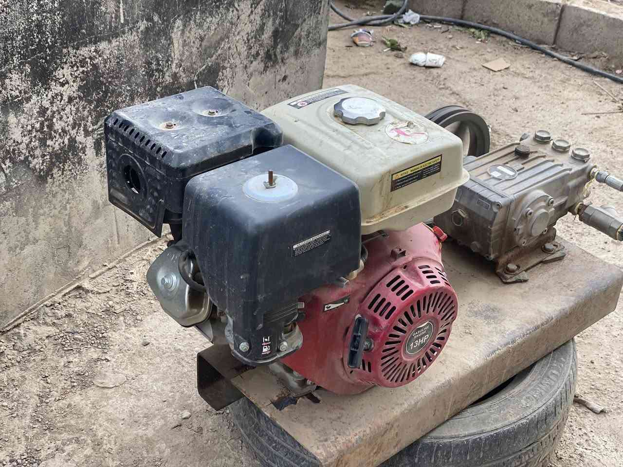 السلام عليكم  للبيع ضاغطه غسل للسيارات 
مواصفات ظاغطه الباب الأول إيطاليه الصنع 201بار 
يعني بس الي جانيها يعرف قيمتها نضامها اقتصاديه بل ماء ورشها يعتبر فرج بل زاهي مثل ما موضح بل فيديو  نضام مي وهواء بل استعمال نضيفه جدا هذا ميها عل سلولي 
محرك 13حصان مشتغل ساعات يعني بعده مامبدل دهن 
مع صونده  ضغط عالي دبل تسليح 20 متر 
تفاصيل وتواصل ***********
