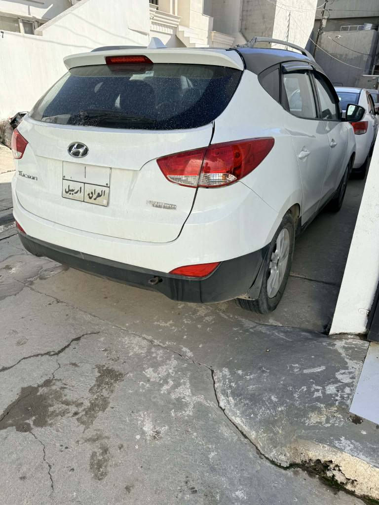 تۆکسون مودێل 2011
حیزام بویاخ
جەمپێکی خفیفی پێشەوەی هەیە
پانورامایە 
گێرومکینەو تەقەورەقەی بەشەرت 
سحری 98مجال
شوێن هەولێر 
ژمارە موبایل *********** أربيل, العراق
