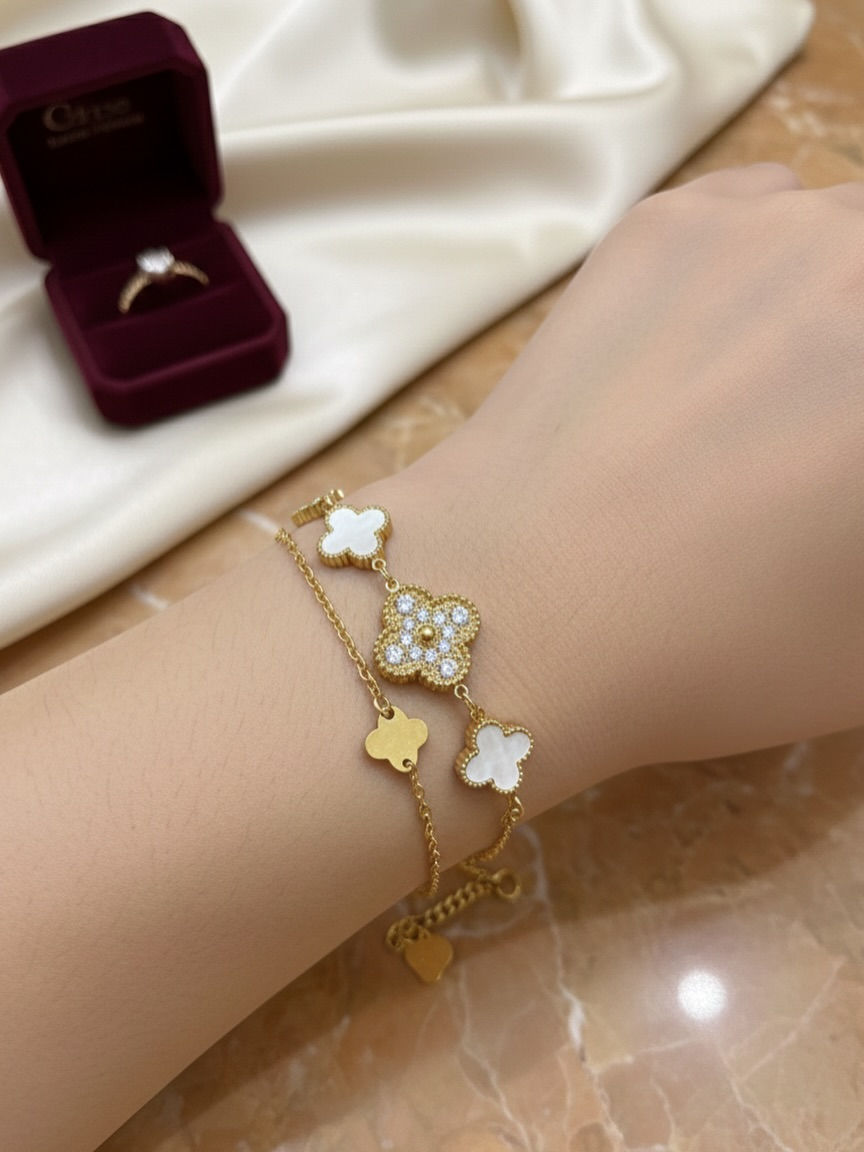 ⁨ 🦋✨ 
لمسة رقيقة تحكي أناقة هادئة وتفاصيل تُعشق من النظرة الأولى 💛 
مثالي لكل إطلالة ناعمة ومميزة 
توفرت مجموعة سوارات بتصميمات عصريه وراقيه 
سعر القطعة 4،750

#اكسسوارات #سوار #اناقة #ذهب #موضة نعومة⁩


**إذا كنت صاحب هذا الإعلان وتريد حذفه لأي سبب، رجاءا أرسل رسالة إلى الدعم الفني**