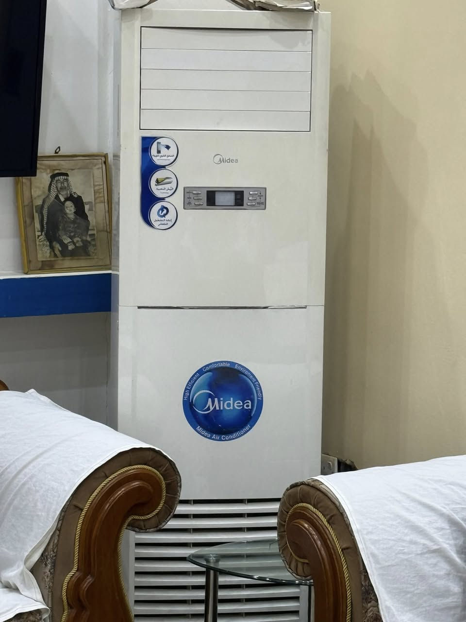 سلام عليكم سبلت عدد ثنين واحد كنتوري ميدية والثاني جداري ثنينهم شغالات والحجم طنين الكنتوري ب 400 الف والجداري ب 350 الف 
وعندي هذني الزوج مال ثريات رايدهم ب 45 الف للأستفسار ***********
