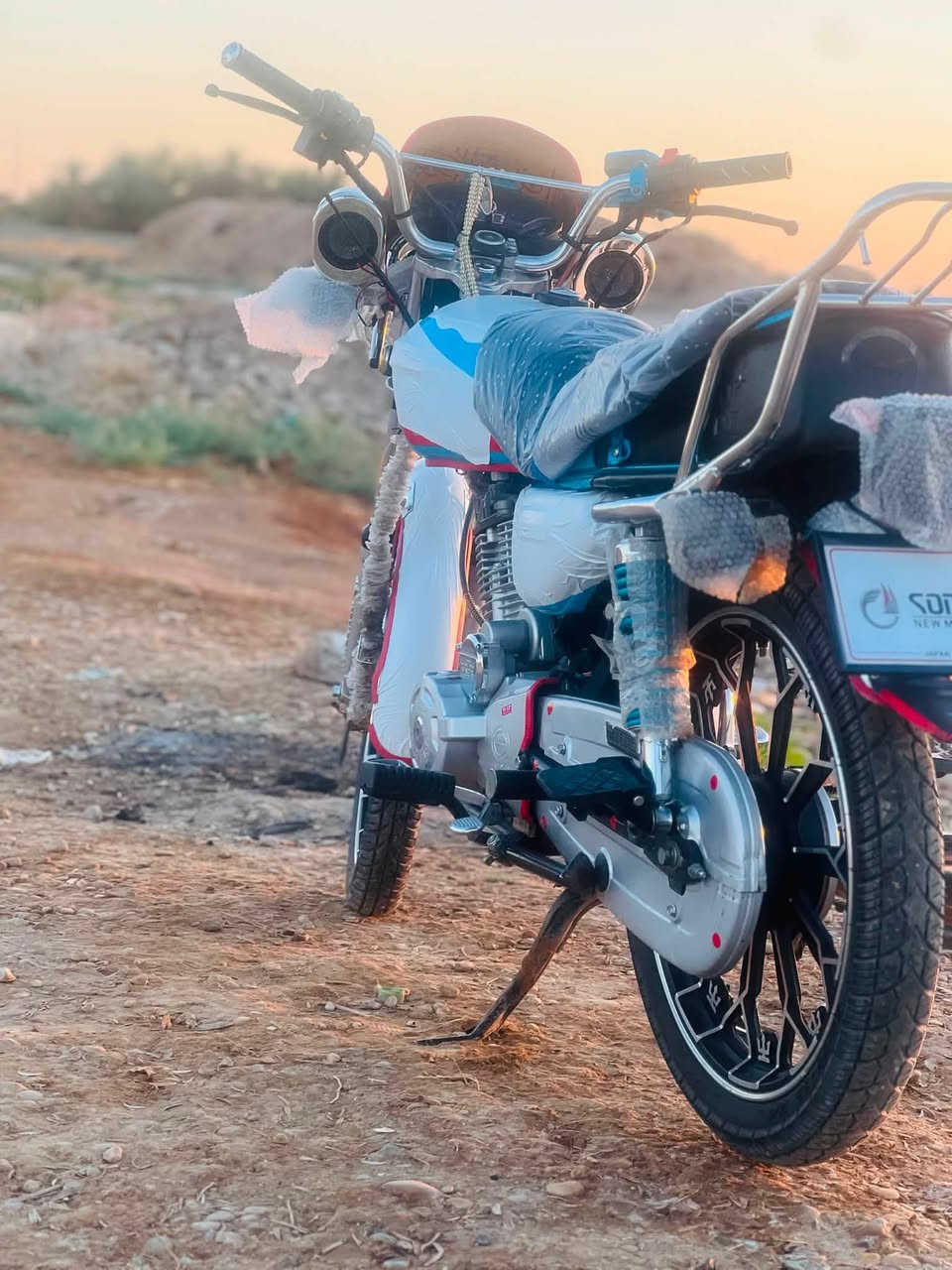 السلام عليكم نامه برو للبيع موديل 2025 200cc اخو زيرو دراجه مكفوله من كلشي نقص برغي مآبي سلف هندر كله شغال السعر 825 بي مجال قليل هاذ رقمي *********** مو شراي لاتتصل
