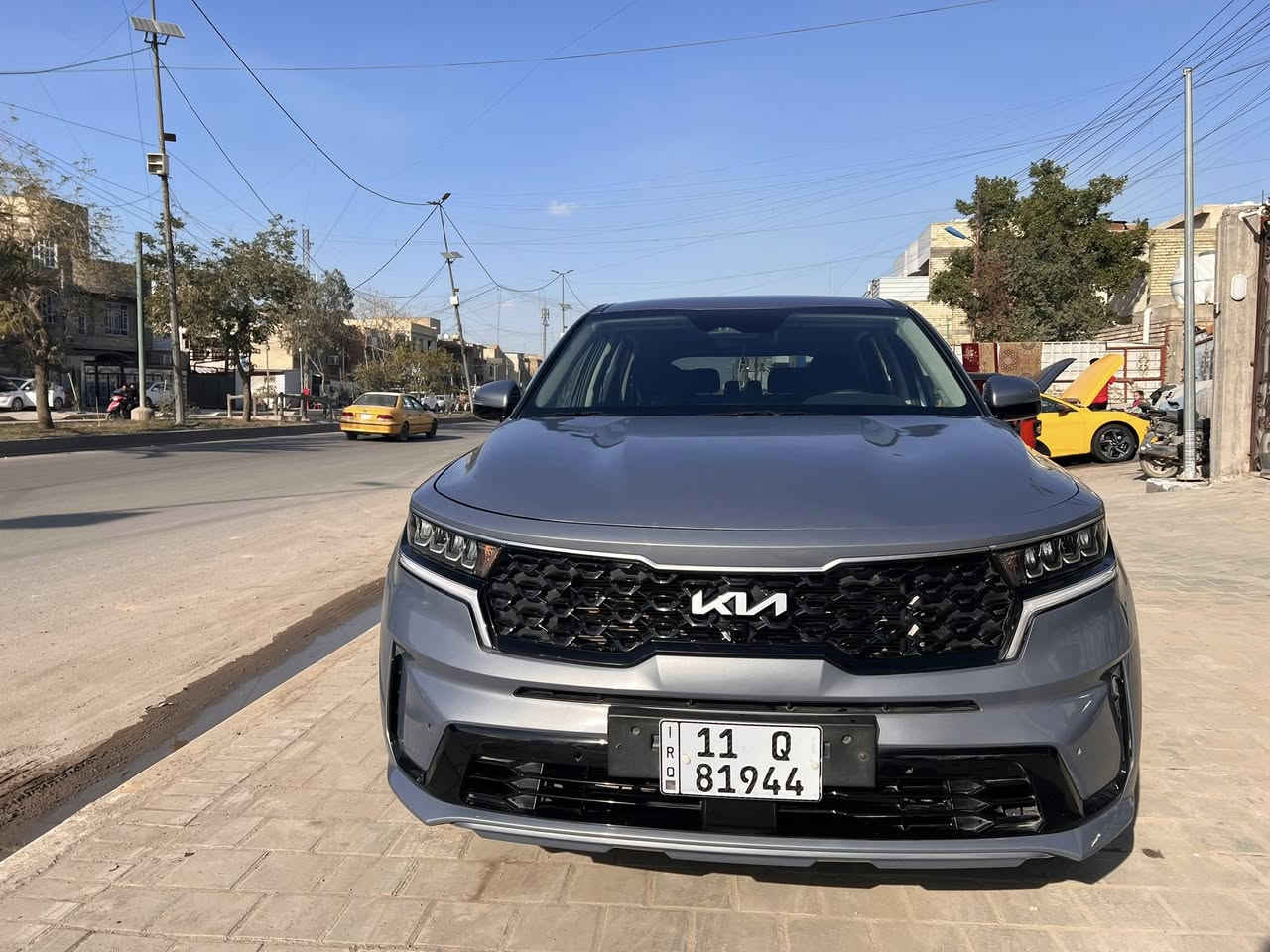 السلام عليكم كيا سورنتو حرة بسمي
موديل   2023 

السعر (225 ) $ وبيه مجال كلش كلش بسيط 
سياره ماشي 24000 وضع  زيرو 
مرقم بغداد بأسمي 
مواصفات
سايد بريك كهربائي 
اشاير بلمري وتحكمات 
رادار خلفي امامي +تحديد مسار + قياده ذاتيه
نظام توقف ذاتي 
نظام تزلق ونحدار 
كامره خلفيه معا حساسات 360 
تحكمات ستيرن جهتين ومثبت سرعه
4 انظمه قياده (سبورت+سمارت+ايكو+نورمل)
محرك 2500
سياره 7 راكب 
تبريد قطعتين _ اني المستوردها من امريكا واني الي مصلحها بيدي 
الحادث فقط تبديل جاملغ الايمن 

الهاتف + واتساب ***********
