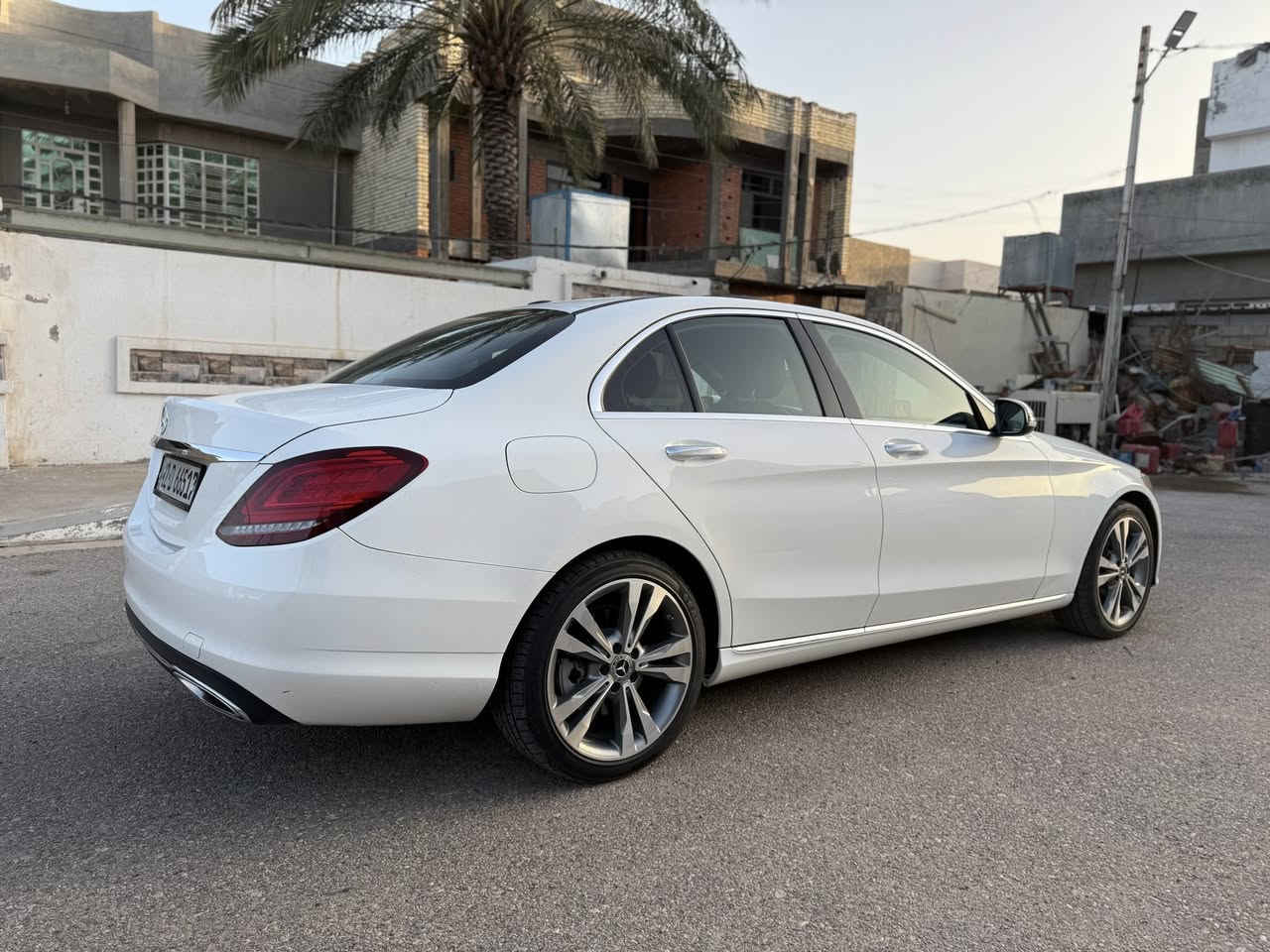 السلام عليكم
مرسيدس c300 2019 
للبيع فقط بدون مراوس
المواصفات :
. محرك 4 سلندر 2000 توربو 
. رادارات امامي
.حساسات امامي خلفي
. نقط عمياء
. لايت داينمك
. دخول ذكي
. كشنات جلد _ تدفئة
. شاشة جبيره
. كيجات دجتل
. فتحة سقف
وباقي المواصفات المعروفة
ارقام اربيل تحول مباشر 
السيارة كامله مكملة بدون نقص بدون مسجات
وارد امريكي الضرر تبديل جاملغ السكن بلادي بدون صبغ
واقل من ربع البنيد صبغ بدون ايرباك بدون دواخل
صور الضرر مرفقة وصور السونار موجوده 
مكان السيارة الفلوجة او المنصور 
سعر : 217 $ وبيها مجال
للإستفسار: ***********
***********
