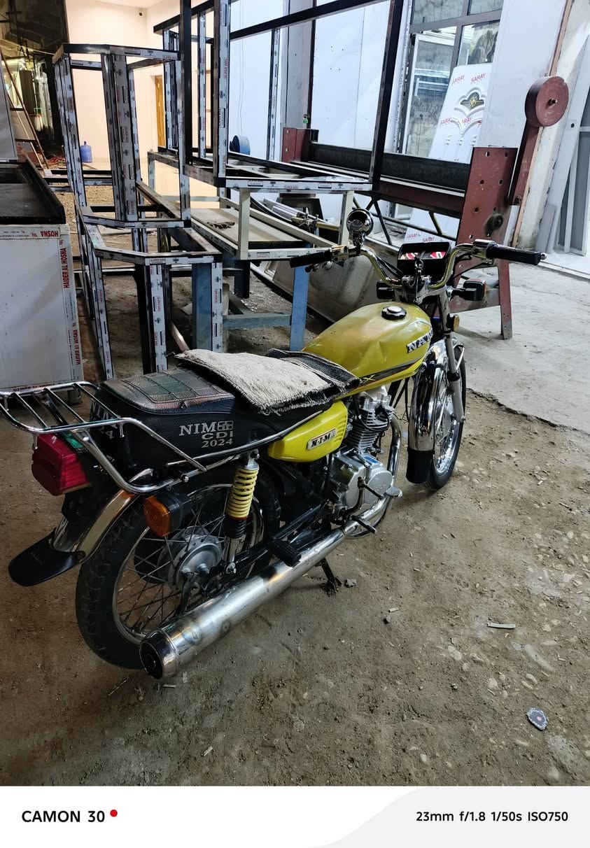 السلام عليكم دراجه للبيع 
نامه متياز اوراق سكنر موديل٢٤ ماناقصها شي 
بس كشنها مشكوك ومامبدله لءن الاصلي مالتها 
سعرها ب٥٧٥ وبيها مجال قليل مكانها واسط عزيزيه
***********
