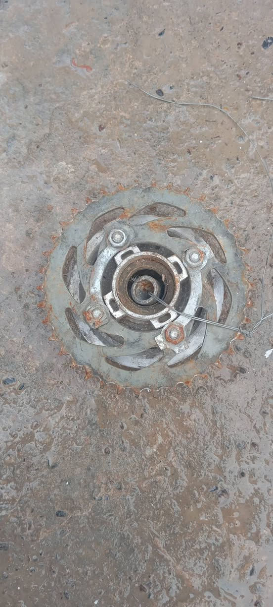 سلام عليكم للبيع غراض دراجه 1صالنصه كاتم 15. 2صالنصه صوت 20 .3صالنصه رياضي 30 . كور 150 . 20 صنيه مال 5كير هيه ول بنزات 15 قبغ زنجيل 4 .***********
