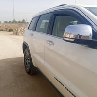 كراند شيروكي • حادث قوي • بدون دواخل