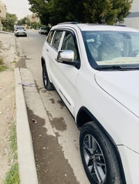 جراند شيروكي لمتد • ٢٠١٧ • ٦ سلندر ٣٦٠٠ سي سي