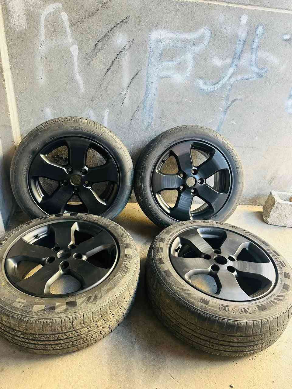 ويل كب jeep 
حجم ١٨ ويا تايرات 
اصلي شريكه 
يرهم كل انواع جيب 
مكفول 
سعر ٣٨٥ الف بلاش 
*********** واتساب موجود 
توصيل كل عراق موجود
