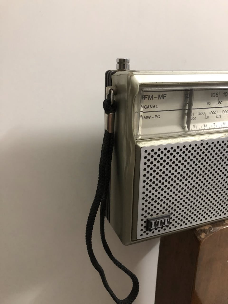 السلام عليكم
راديو. ITT. جهاز جداً رائع سحب جيد جداً موجَتين AM. FM
يشتغل على باتري عدد اربعة 
سعر الجهاز. 50. الف 
***********
