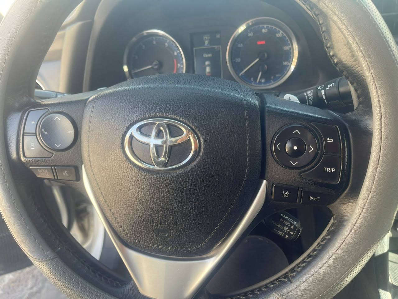 مكلف بالنشر
كورلا موديل 2017 اللون سلفر رقم اربيل دولي  فول مواصفات خمس قطع صبغ بدون ضرر شرط التحويل مكان السياره تكريت. السعر 125 وبيها مجال بسيط. للأتصال ***********
