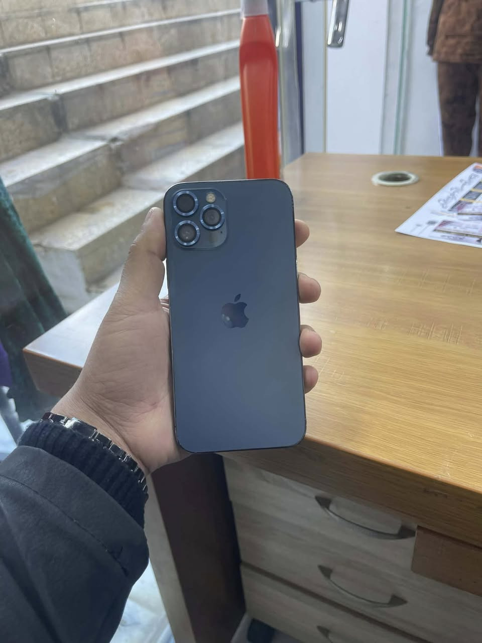 12 برو ماكس
ذاكر128

5G

بطاريه 76

مستبدل شاشه فقط ولونه فول 

سعرو 290 وبي مجال بسيط رقمي ‭0774 920 0724‬
