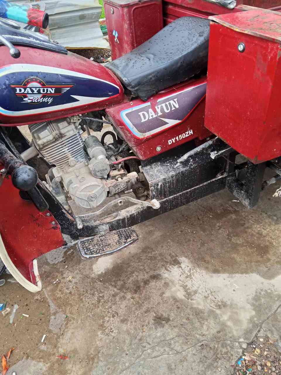 سلام عليكم ستوته للبيع دايوان موديل 2018 اوراق اصولي محرك مكفول من تنقيص وتبخير شاصي  مكفول كهربأيات شغاله بس عوزهة باتري المكان الشعله يم جسر الشعب السعر علا التصال الرقم ***********
