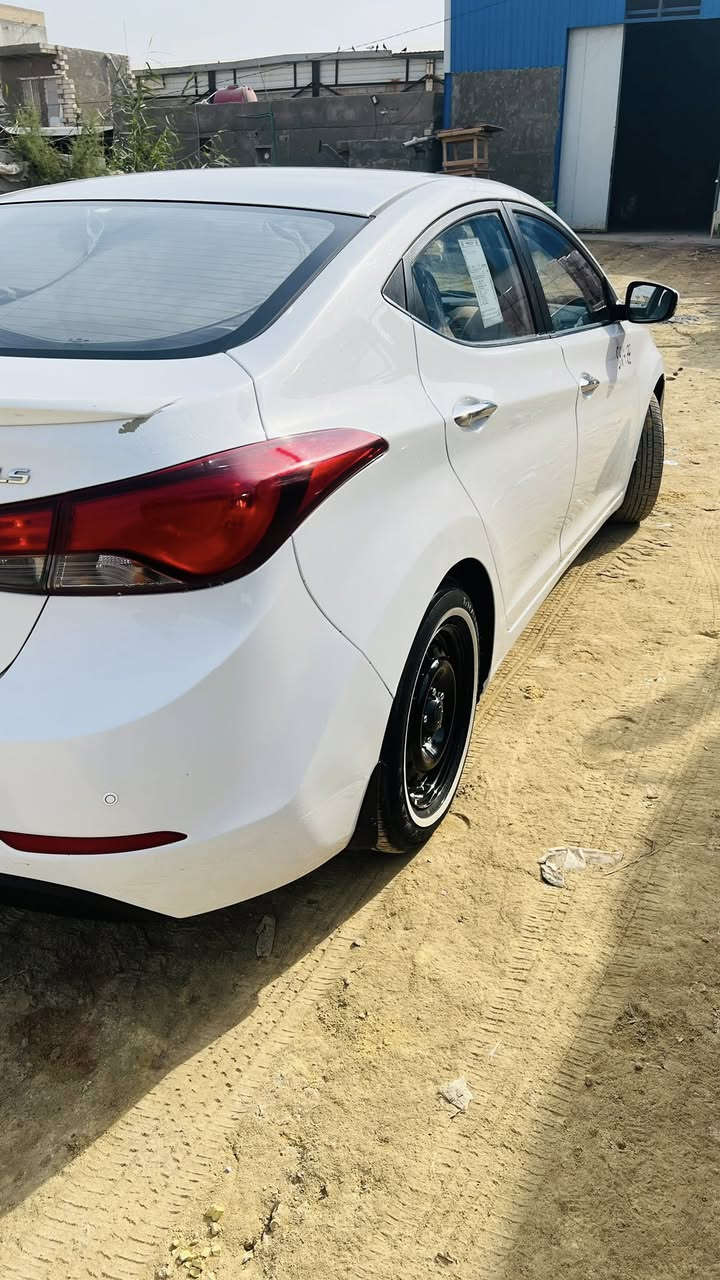 سلام عليكم النترا للبيع موديل 2015 خليجي مكينه 1800 مبدلها جديده بس قبل كم يوم نفتح كور بسبب كسر بلك الله شاهد ودليل موجود وشهود موجودين سياره كل نقص مابيها وسونار كدامك رقم بغداد تحويل مباشر سعرها 127 وبيها مجال كلش قليل مكان ميسان حي الوحده *********** واتساب فقط ( لان قريب عل سجن )
