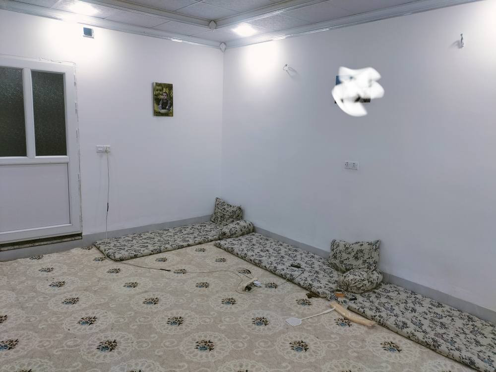 السلام عليكم بيت 150للبيع  متر في صونه كولي فرع عقارات لانه بي هويه يسجل بسمك  فرع  عريض15 متر  خلف مجمع نور ستي  يتكون البيت من 2 غرفه نوم اسقبال هول وصحيات خارجي وداخلي وكراج سيارة فول سيراميك سقف ثانوي تكت مركزي بي خطين ماء   بناء جديد الشراي يخابر ما متواجد عل نت ***********
*********** كركوك, العراق
