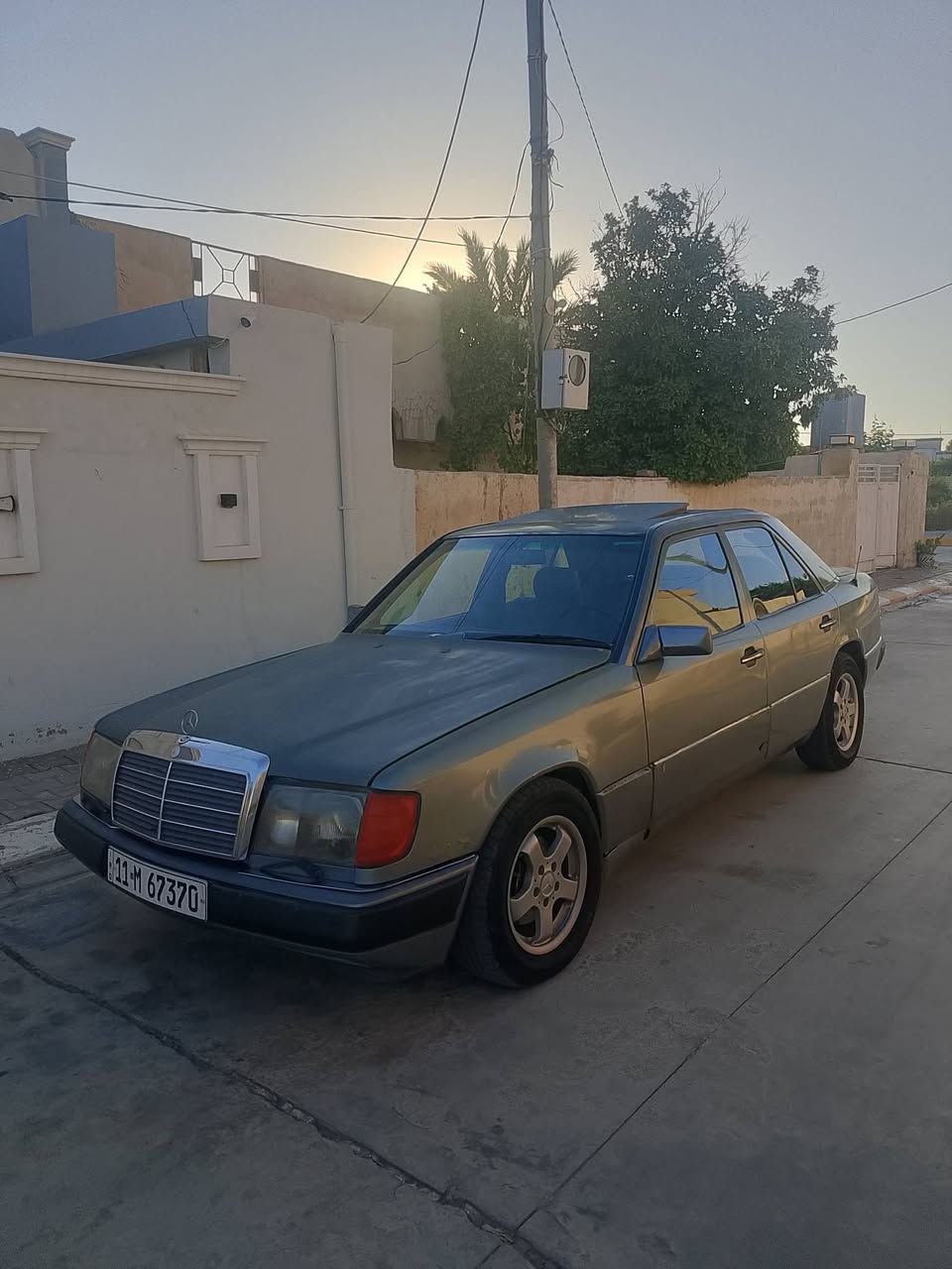 السلام عليكم  
للبيع فقط السعر 37 
مارسدس دب مديل 90 اصل رقم بغداد سنوية جديدة مشروع وطني كير ومحرك بطة مكفولات تبريد شغال ثلج قواعد دبلات بلادي مكفولة من ضربة وخياس جامات كهرباء داخلها جلد كهربائيات شغالة كلها سيارة جاهزة للاخير مابيها اي نقص مكاني ديالى السعدية الشراي يتصل ***********
