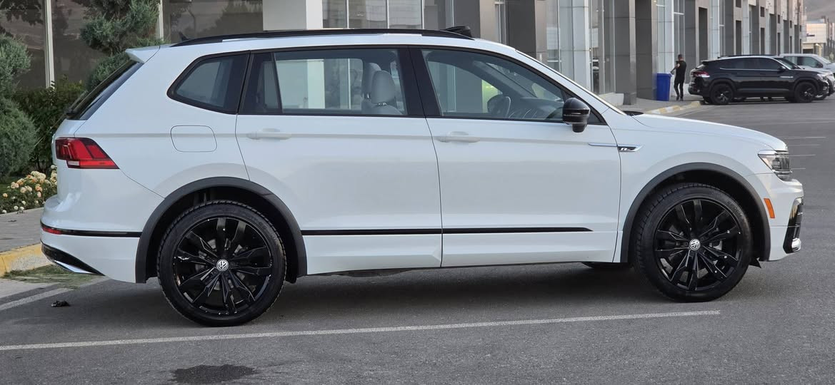 Volkswagen Tiguan SE R-Line 2021
***********
***********

se R-Line : مواصفات

حساس امام و خلفي و جانبي

بانوراما

مقاعد تدفية

المصابح الامامية ليد

ويل ۱۹ بلاك
٧راكب

رادار امامی

فووول فووول مواصفات

المحرك :

2.0 tsi turbo

184hp

4 cylinder

4 gear Mode

Eco

Custom

Normal

Sport

ماشية ٤٣الف مايل حقيقي

بدون صبغ تبديل بدون الايرباك كلها سليمة
العنوان السليمانية معرض باران السليمانية, العراق
