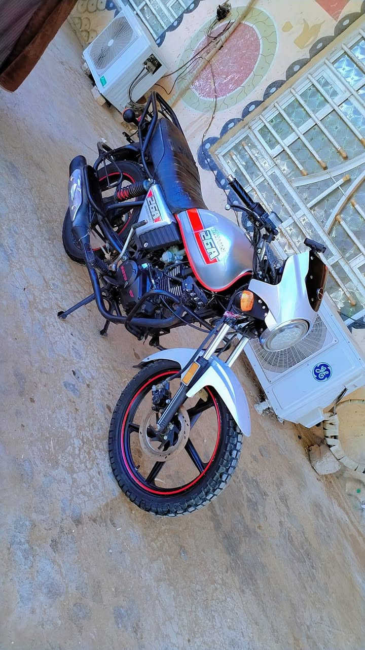 سلام عليكم درجه البيع ديون نفخ موديل 21 وراق صولي شرط الصولي محرك 200 كتابه حمراء  درجه جديده كلش حلوه رزانه فول مبيه اي نقص حلاء من الصوره كامله مكينه خرسئ مملعوب بيه ابد شرط الصولي كهربية توير جدد شرط علاء وضع الشركه تجي وتشوف بعينك السعر مليون 150 وبيه مجال الشراي نتصل وبيك خير ودلل ***********
