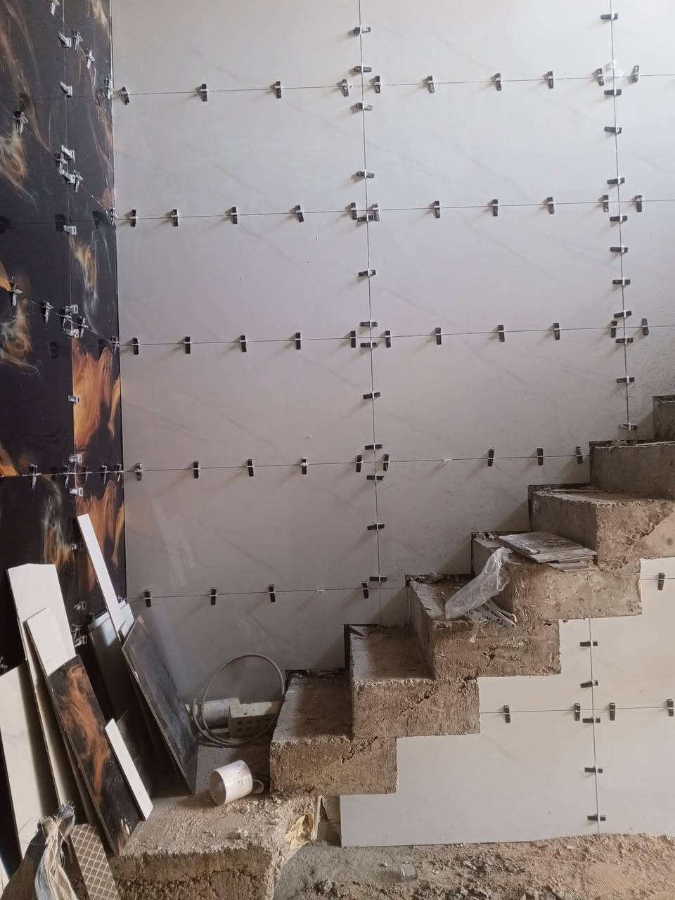 العمدة لجميع انواع السيراميك والبورسلين شغل درجه اولى للتواصل ***********
