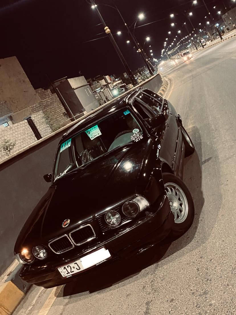 السلام عليكم بي ام ستيشن مديل1993 كير توماتيك محرك ٥٢٥ كبس داخل لونين رصاصي وابيض تنته سلايت قطعتين وايرمنيه كلها شغاله سياره صبغ عام للجماليه بدون ضربه محرك وكير شرط وشرط الوكاله والتحويل السعر ٥٥ وبيها مجال مكلف ب نشر للاستفسار اكثر *********** للاتصال *********** واتساب
