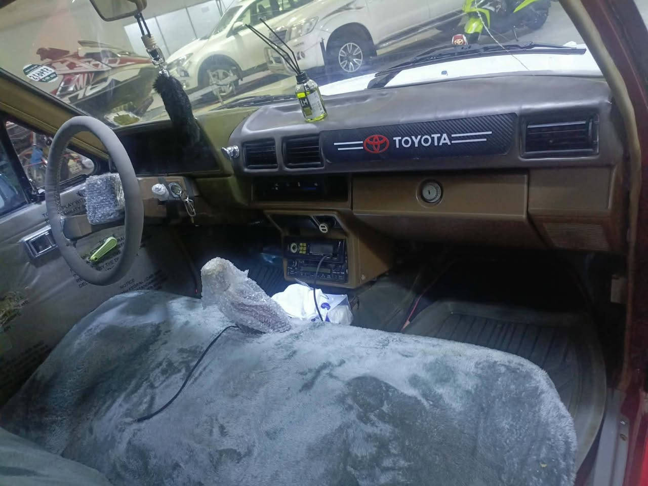 ماشاءللە شتی جوانوو نازدار توێتا پیکاب بۆ فرۆشتن مۆدێل 1987 ئارم پلاستیک سلێمانی ئارموو ئەوەلیات بەشەرت گێڕو مەکینە و ئەکسل بەشەرتی 10فیتەر تەقەو ڕەقەی بەشەرت چرکەی تیانیە کارەبای هەر هەمووگیانی ئیشەکا گەرمی فڵچە لایت تەجیل هەمووی بەشەرت گڵۆپ نوقسانی نیە ناو دەری وەک بیلاد ماوە بەرگە کوشین و بەرگە دەرگای تازەی تێ گیریاوە کامل جوانکاری بۆ کراوە چوار تایەی تازەی لەژێرە دەعموو لێدرانی نیە قرچیشی نیە هەمووگیانی بەشەرت سعری 40 وەرەقەو کەمێک مەعمەلە موشتەری نیت بێزارم مەکە شوێن کەلار ***********
***********
