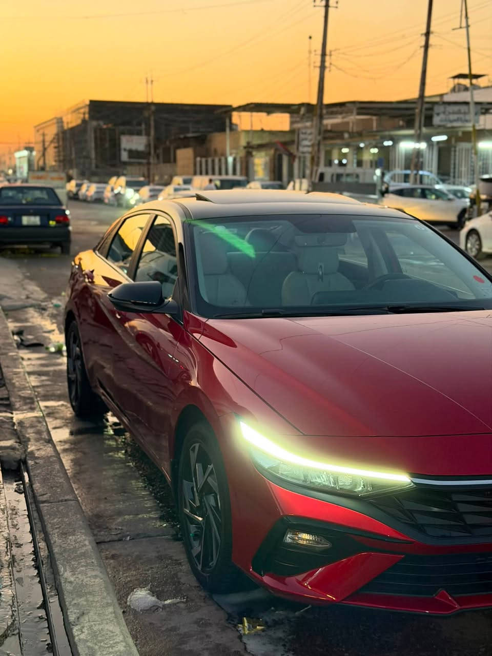 هيونداي النترا 2026
تو كلر لونين
ضمان شركة الآولى هونداي 

🔹 المحرك:
▪️ 4 سلندر 2000cc
▪️ تنفس طبيعي
▪️ ناقل حركة أوتوماتيك
▪️ دفع أمامي
▪️ صرفية اقتصادية مع أداء سلس وثابت

🔹 المواصفات الخارجية:
✅ ويل كب ألمنيوم 
✅ أضواء أمامية وخلفية LED كاملة
✅ فتحة سقف
✅ دخول وتشغيل بصمة

🔹 المواصفات الداخلية (فل كامل):
✨ شاشة وسطية كبيرة + عدادات ديجيتال كاملة
✨ مقاعد جلد فاخرة
✨ تبريد مقاعد أمامية ❄️🔥
✨ تحكم كهربائي 
مكان السياره بغداد
السعر 185$ وبي مجال قليل للشراي
***********
