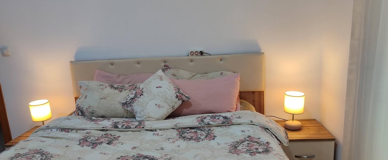 بيع اثاث منزل كامل البيع للأغراض كلها سوا 
الأغراض نظيفة، بحالة ممتازة، واستخدام خفيف.

🔹 تشمل:

غرفة نوم

صالون كامل

أجهزة كهربائية

طاولة مكتب 

سجاد وستائر

أدوات مطبخ كاملة

طاولات وخزائن وأغراض متنوعة
بالإضافة جرتين غاز 

***********
