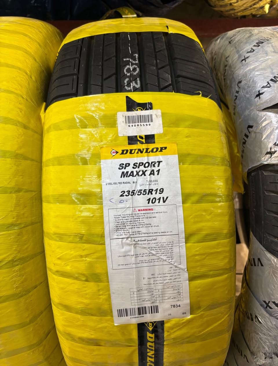 إطار دلوب ياباني 
٢٣٥/٥٥/١٩
🟨 *********** 🟨

إطار Dunlop SP Sport Maxx A1
المقاس: 235/55R19 — التحمل: 101V

إطار  Dunlop، مخصص للسيارات المتوسطة والكبيرة، ويوفّر توازنًا ممتازًا بين الثبات، الراحة، والأداء على الطرق السريعة.

المميزات:
 • ثبات عالٍ على السرعات العالية
 • تحكم ممتاز على الطرق الجافة والمبللة
 • هدوء أثناء القيادة وتقليل الضجيج
 • مناسب للاستخدام اليومي والسفر
 • تصميم رياضي وعمر افتراضي جيد

المقاس 235/55R19 مناسب لعدد من سيارات الـSUV والكروس أوفر.

للاستفسار عن السعر أو التأكد من التوافق مع سيارتك، راسلنا على الخاص
