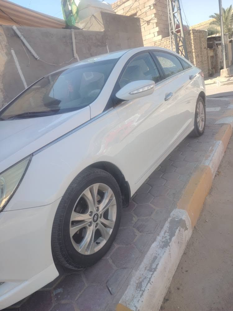 السلام عليكم سوناتة مديل ٢٠١٣ خليجي محرك٢٤٠٠ تحويل باي وقت السيارة نضيفة محرك كير حدادية تخم تاير كلة جديد سيارة نضيفة جدا بيها بنيد مبدل اصلي بدون ضربة  وبيها طخة بل دعامية الخلفية والباقي كفالة والسيارة بيها سونار موجود رايدها ١٠٥ وبيها مجال قليل الشراي يتصل *********** ديوانية, القادسية
