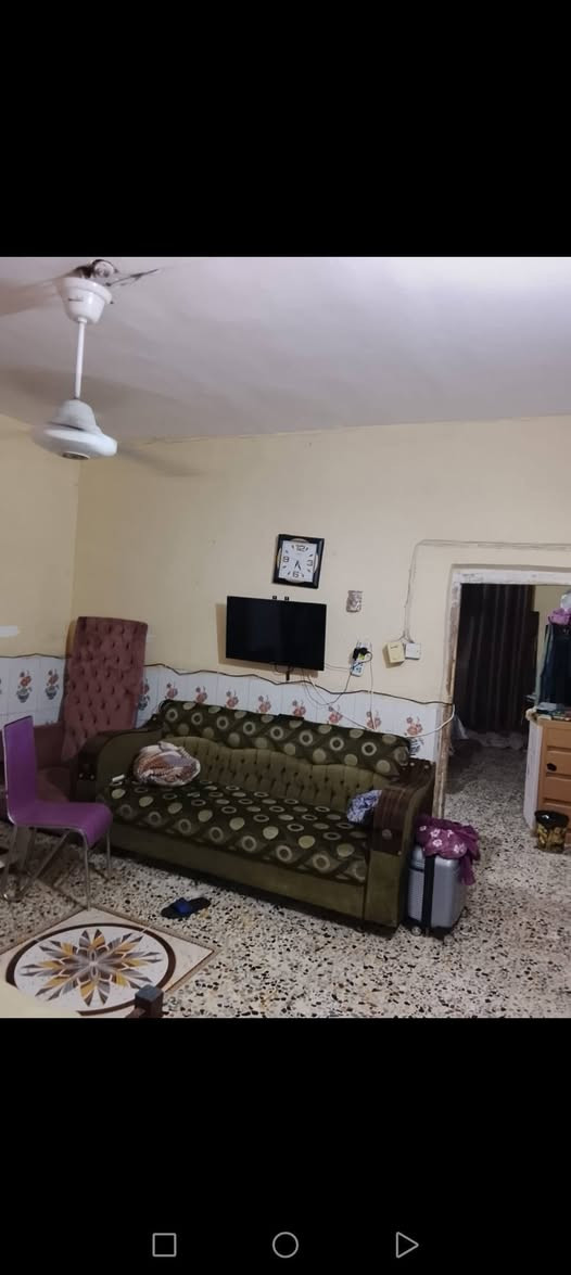 منزل للبيع /٨٠متر /واجهة /٤ يحتوي على /٢غرف /+هول +مطبخ وخدمات /بيت يحتاج ترميم موقع ممتاز /شهداء البياع خلف الشارع العام /الاستفسار على هذا الرقم /***********السعر مناسب
