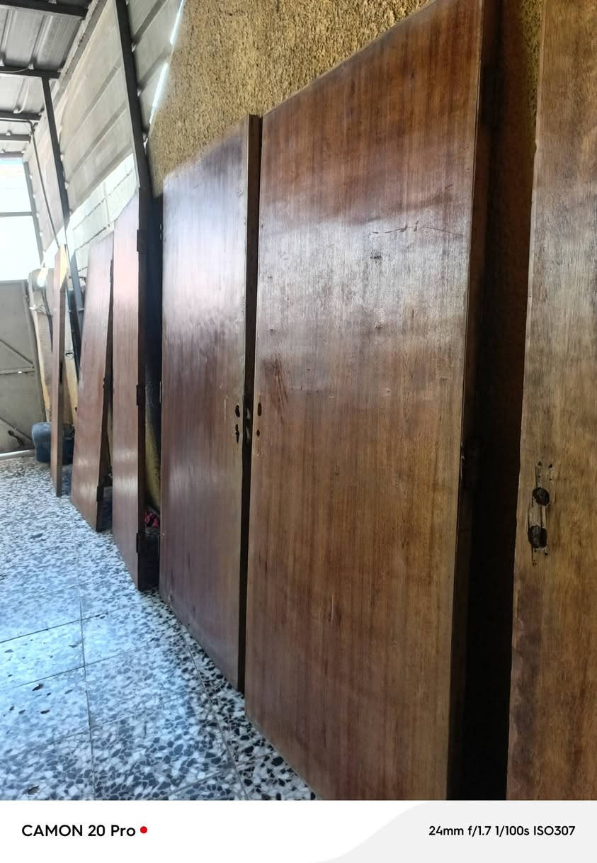 بيبان صاج قديم ثقيل العدد 6
الارتفاع (198) سنتم  العرض (88)سنتم

بدون جرجوبه مثل ماموضح بالصور

بيع شلع  
***********
