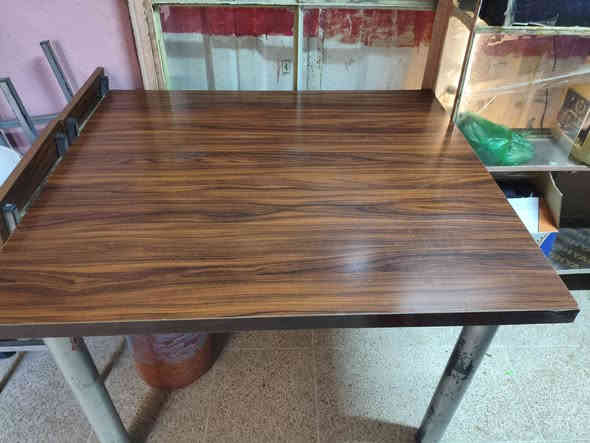 ميز مع / 8/ كراسي للبيع موصل حي سومر للاستفسار اتصال على / ***********
