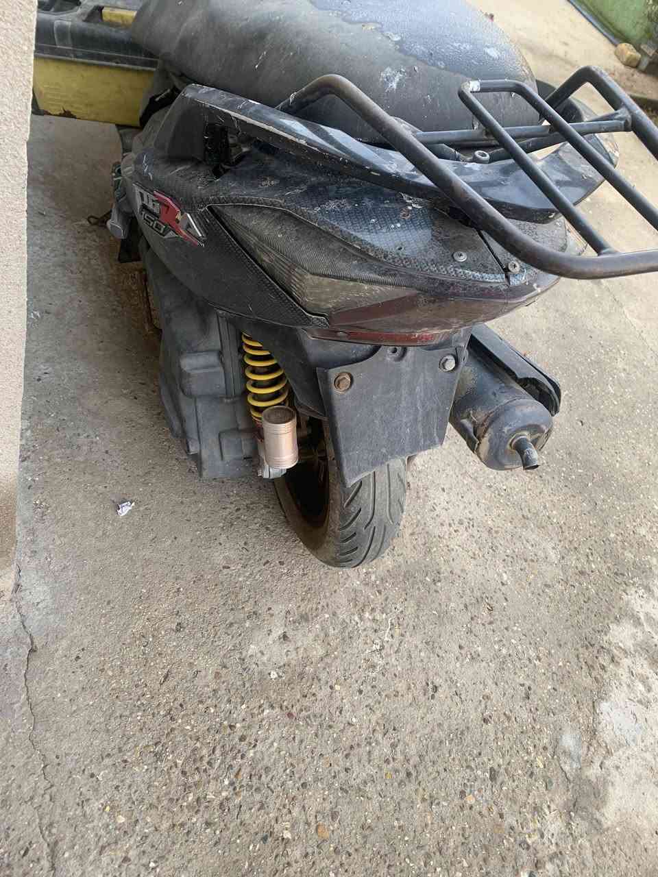 سلام عليكم دراجه للبيع جانت شغاله وتمشي هبط الباتري وتركتهه ابيع كوم حديد خلي سعرك وبل عافيه رقمي *********** 
مكاني حي النصر
